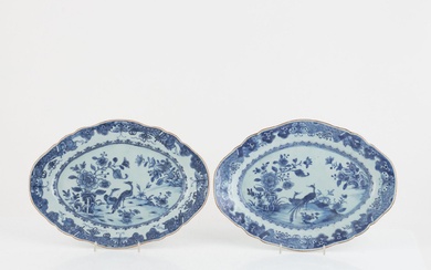 A pair of blue and white Chinese export porcelain dishes, Qing dynasty, Qianlong 1736-95).