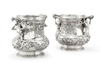 A probably German silver pair of wine-coolers, unmarked, 20th century | Paire de seaux à rafraichir en argent probablement Allemagne, XXe siècle