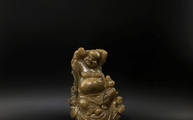A rare Chinese carved shoushan Qingtian pale greenish stone...