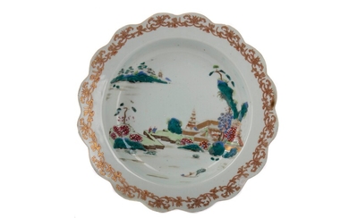 AN 18TH CENTURY CHINESE EXPORT CIRCULAR SOUP PLATE