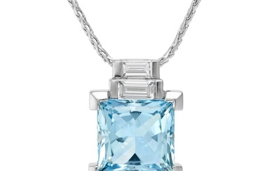 AN AQUAMARINE AND DIAMOND PENDANT NECKLACE in white gold, the pendant set with two baguette cut