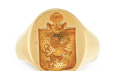 AN INTAGLIO SEAL / SIGNET RING in 18ct yellow gold, the