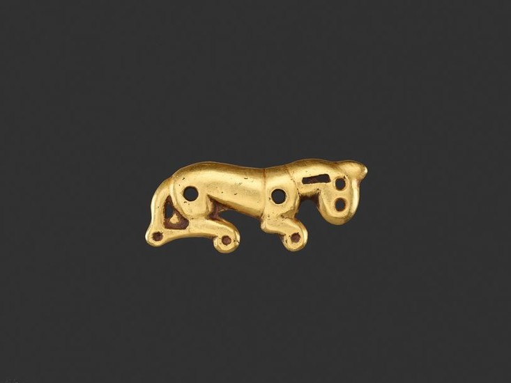 AN ORDOS GOLD ‘LEAPING TIGER’ PLAQUE, WARRING STATES...