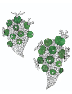 AN UNUSUAL PAIR OF EMERALD AND DIAMOND CLIP-BROOCHES, PAUL FLATO