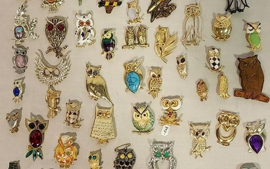 ASSORTED VINTAGE OWL FORM BROOCHES, PINS, ETC 50PC