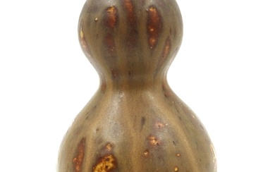 Alexandre BIGOT (1862-1927). Vase en forme de coloquinte en grès à glaçure brune, marqué du...