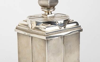 An English large sterling silver cigar box - London 1920s,...