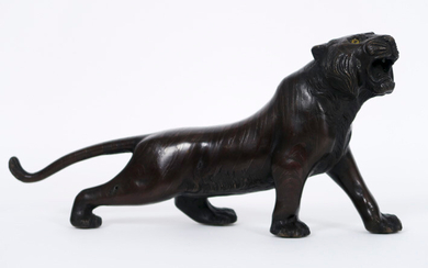 Antique Japanese sculpture in bronze : "Running tiger" with glass eyes - height and width : 18 and 37,5 cm |||antique Japanese "Tiger" sculpture in bronze with glass eyes