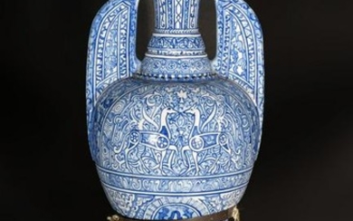 Arte Islamica An Alhambra style pottery winged vase