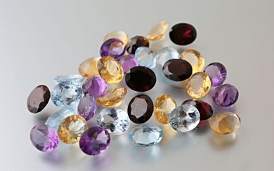 Batch of topaz, amethysts, citrines and oval-sized garnets