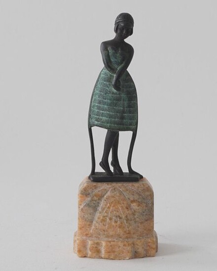 Bronze sculpture on marble base, Lady in art deco style (but of later date), signed 'D. Gotz', h. 10 cm, with base h. 14.5 cm.