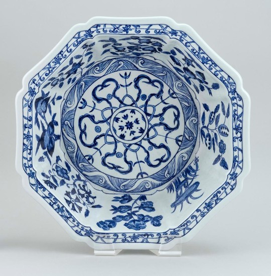 CHINESE BLUE AND WHITE PORCELAIN BOWL Octagonal, with a shaped edge. Both interior and exterior with alternating fruit and flower pa...
