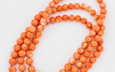 Collier de Chien en corail et brillants or jaune/blanc, taille 750. 3 rangées de perles...
