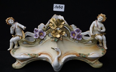 Coupe Art Nouveau en porcelaine de Bohême - Vers 1900 - Polychrome - Décor de...