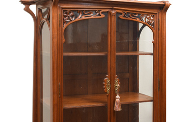 Display cabinet; first third of the twentieth century.