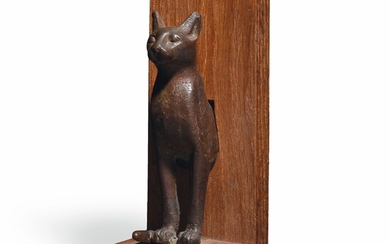 FRAGMENT DE STATUETTE DE BASTET Egypte, Basse-Époque, 664-332 av. J.-C. Bronze H. 10 cm Provenance...