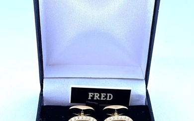 FRED FRENCH 18K GOLD DIAMOND PAIR OF CUFFLINKS AND STUDS