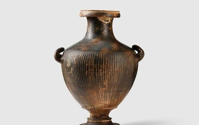 GNATHIAN WARE HYDRIA SOUTHERN ITALY, C. 3RD CENTURY