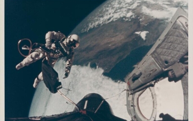[Gemini IV] The first US spacewalk: Ed White reluctantly returning to the...