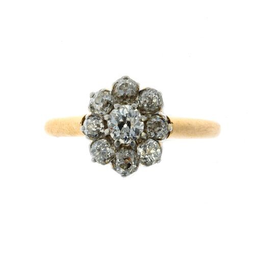 Gold and platinum "flower" ring set with diamonds - Finger...