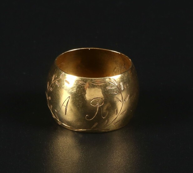 Gouden ‘tonne’ ring.