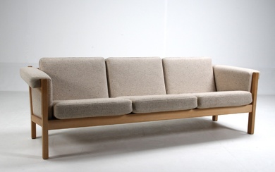 Hans J. Wegner. Three-person sofa, model GE40/3
