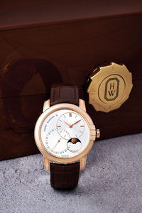 Harry Winston. A Pink Gold Wristwatch with Moonphases and Date with Eccentric Dial