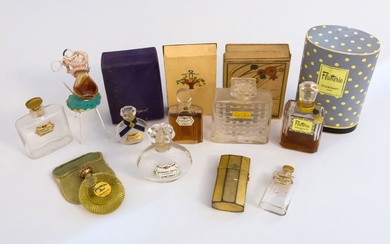 Houbigant - (années 1930-1950) Lot comprenant: -cinq flacons du parfum "Quelques Fleurs" dont deux avec...