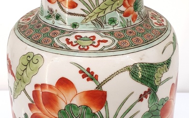 LATE 18TH/ EARLY 19TH CENTURY CHINESE PORCELAIN VASE