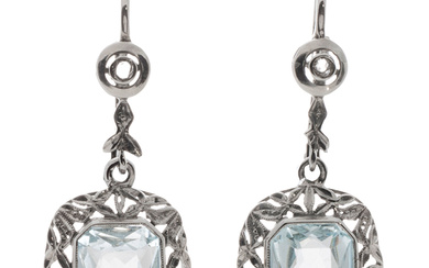 Long earrings with aquamarine