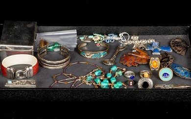 (Lot of 31) Sterling jewelry and dresser articles: an