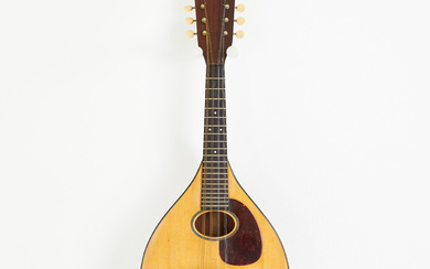 MARTIN, “A-Style Oval Hole Mandolin”, flat back, spruce top, sarg and back cover in mahogany, ebony fretboard, made approx. 1942 in Nazareth PA, USA, Martin & Co, with hard case.