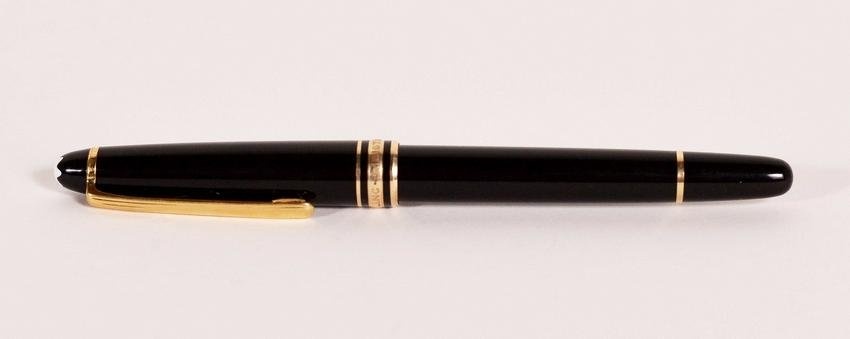 Montblanc - Meisterstück black and gold fountain pen