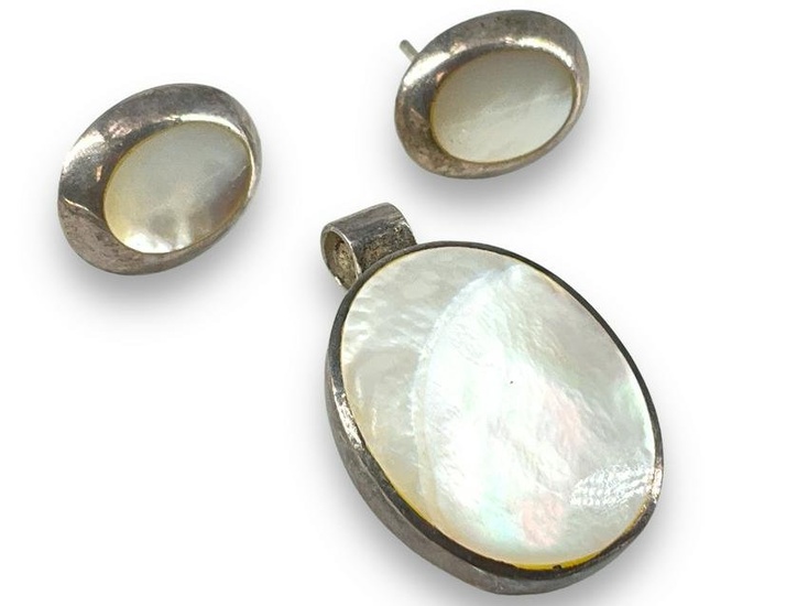 Mother of Pearl Jewelry Set
