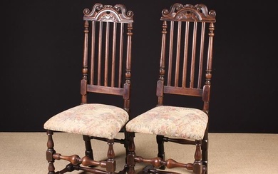 Paire de chaises d'appoint en noyer à dossier à lamelles du XVIIIe siècle. Les cimaises...