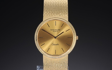 Patek Philippe 'Calatrava'. Men's watch in 18 kt. gold with champagne colored disc, approx. 1981