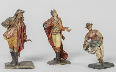 Personaggi, tre sculture in legno intagliato e laccato, Venezia sec.XVIII h.cm.12