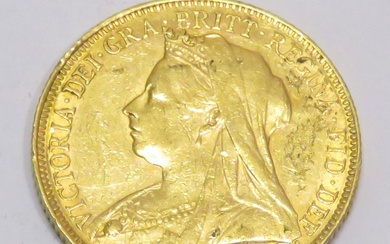 Pièce en or "Souverain, Reine Victoria, Type Vieille tête" datée de 1899. Poids : 7g99....