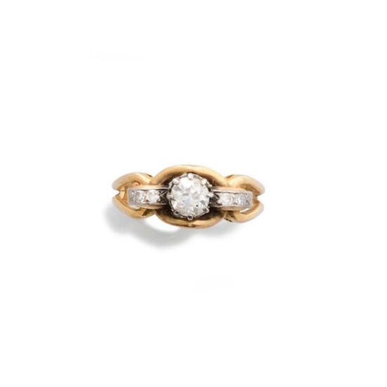 RING in 18K yellow gold, platinum and old cut diamonds, the main one of about 0.30 carat. Marked by a French master goldsmith. Gross weight: 5.1 gr. TDD: 51. A yellow gold and diamond ring.