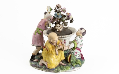 SAMSON. Important groupe en porcelaine figurant trois chinois chahutant autour d'un panier fleuri, l'un dégustant...