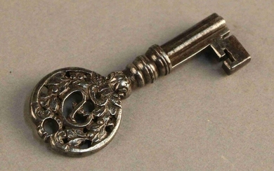 Small KEY of iron case, with hollow barrel in clover, the openwork ring of an initial (F?) surrounded by a laurel wreath, the base leafed and moulded. 18th century. (N°187 of the sale of the Ruillier collection) Length : 5,5 cm