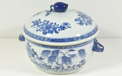 Soup tureen in porcelain of China 18th (Ht.22cm)