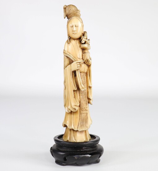 Statuette d'une Imortelle en Ivoir, Chine 18ème