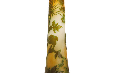TABLISSEMENTS GALL Vase tronconique lanc en verre multicouche vert sur...