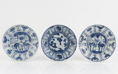 Three blue and white kraak dishes, Ming dynasty, Wanli (1572-1622).