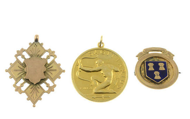 Three items of 9ct gold jewellery, to include a Sagittarius Zodiac pendant, a medallion fob and an enamel brooch.