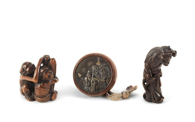 Three wood netsuke and one stag-antler kiseruzutsu (pipe case)