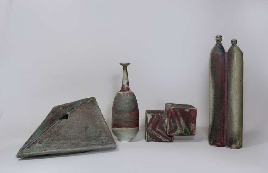 Vier Keramikobjekte