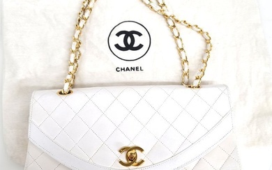 Vintage Chanel White Quilted Leather Purse Gold Accents Adjustable Chain Original Cloth Cover