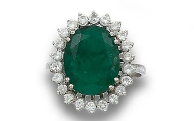 WHITE GOLD, EMERALD AND DIAMONDS RING